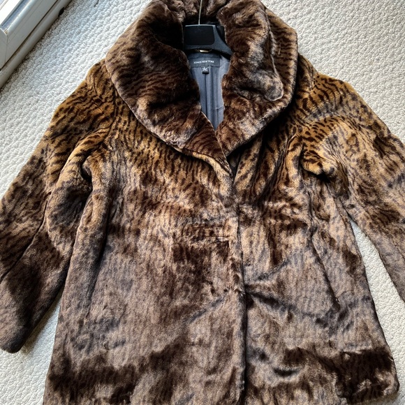 Faux fur animal print coat - Picture 2 of 12